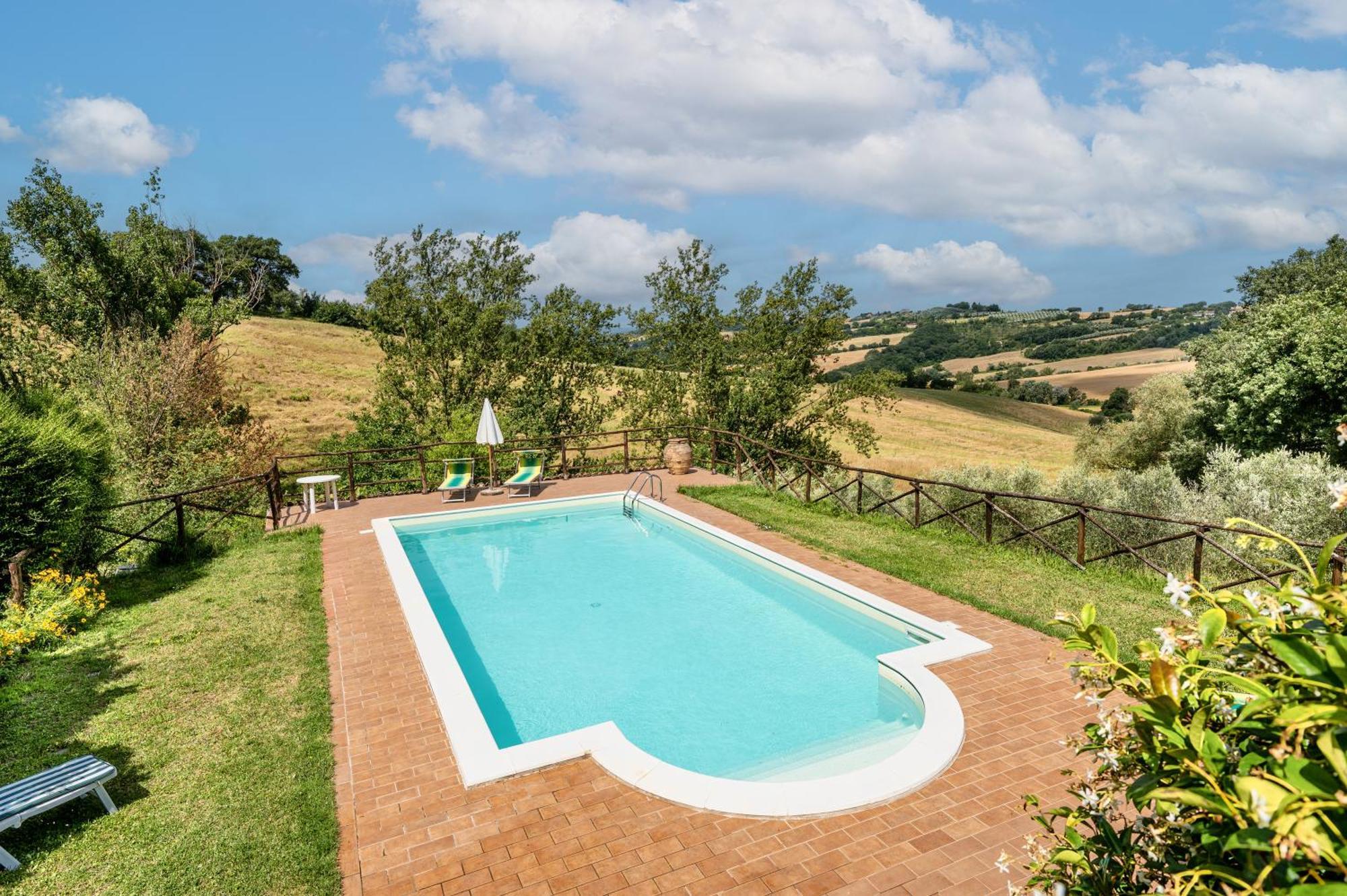 Agriturismo Bio Tra Cielo E Terra Frontignano ภายนอก รูปภาพ